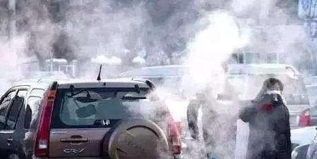 雙軸撕碎機(jī)設(shè)備加工廢舊汽車(chē)減少環(huán)境污染