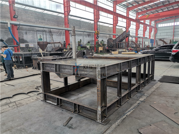 <a href='http://oaphp.cn/psxl/4.html' target='_blank'><span>廢鋼破碎機(jī)</span></a>設(shè)備客戶現(xiàn)場(chǎng)考察