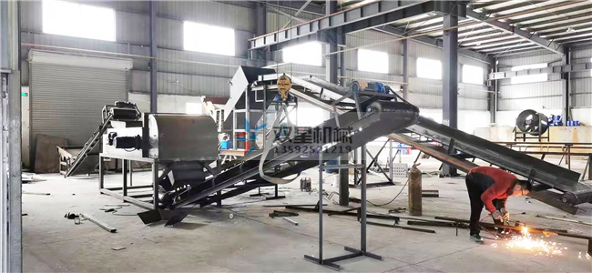 <a href='http://oaphp.cn/feilv/1660.html' target='_blank'><span>斷橋鋁破碎機</span></a>生產(chǎn)線