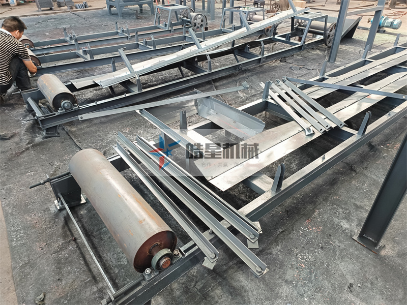 <a href='http://oaphp.cn' target='_blank'><span>鋁合金破碎機</span></a><a href='http://oaphp.cn/psxl/1279.html' target='_blank'><span>廢鋁破碎</span></a>分選設(shè)備輸送帶設(shè)備生產(chǎn)現(xiàn)場