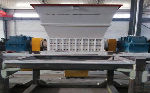 哪些因素決定著<a href='http://oaphp.cn/ssxl/10.html' target='_blank'><span>金屬撕碎機(jī)</span></a>的價格