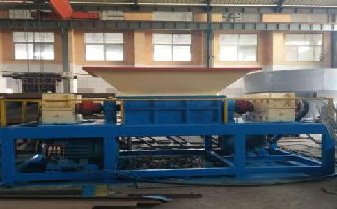 打開(kāi)大型<a href='http://oaphp.cn/ssxl/10.html' target='_blank'><span>金屬撕碎機(jī)</span></a>時(shí)應(yīng)注意些什么